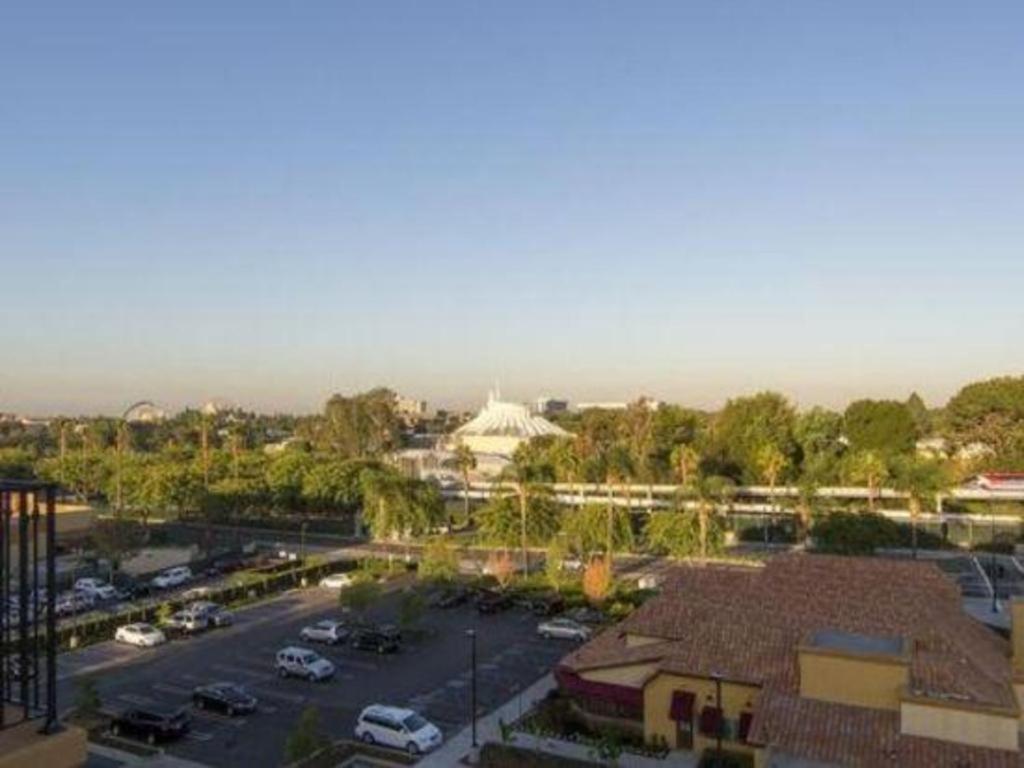 Hotel Courtyard Anaheim Theme Park Entrance Esterno foto
